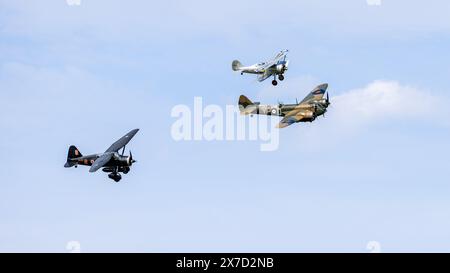 Gloster Gladiator, Westland Lysander & Bristol Blenheim, in volo al Best of British Airshow tenutosi a Shuttleworth il 12 maggio 2024. Foto Stock