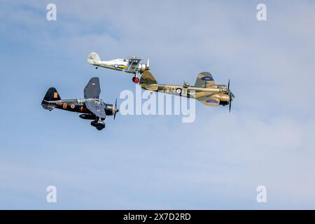 Gloster Gladiator, Westland Lysander & Bristol Blenheim, in volo al Best of British Airshow tenutosi a Shuttleworth il 12 maggio 2024. Foto Stock