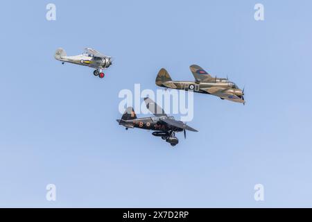 Gloster Gladiator, Westland Lysander & Bristol Blenheim, in volo al Best of British Airshow tenutosi a Shuttleworth il 12 maggio 2024. Foto Stock