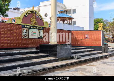 Muro di tributo con targhe commemorative dei combattenti per la libertà a Gandhi-Nehru Thidal a Pondicherry Foto Stock