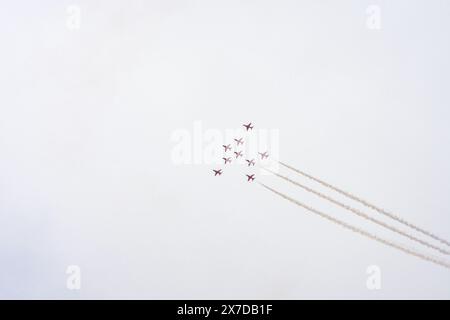 Palio Faliro, Grecia - 18 maggio 2024.RAF squadra acrobatica bbiancastra le frecce rosse si esibiscono al Palio Faliro, Grecia Foto Stock