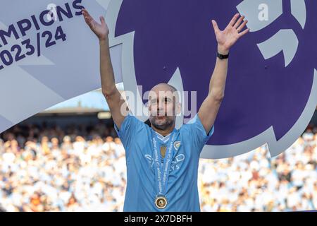 PEP Guardiola manager del Manchester City celebra la vittoria del campionato in occasione della partita di Premier League Manchester City vs West Ham United all'Etihad Stadium, Manchester, Regno Unito, 19 maggio 2024 (foto di Mark Cosgrove/News Images) Foto Stock