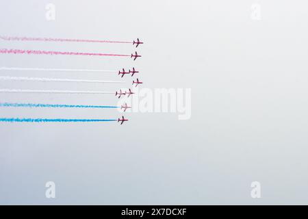 Palio Faliro, Grecia - 18 maggio 2024.RAF squadra acrobatica bbiancastra le frecce rosse si esibiscono al Palio Faliro, Grecia Foto Stock