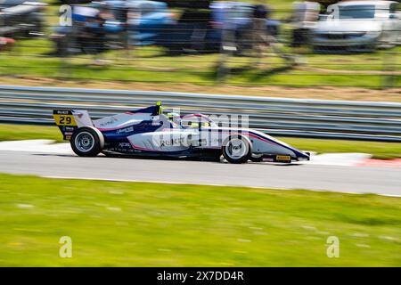 Sevenoaks, Kent - 12 maggio 2024: Agosto RABER 29 Xcel Motorsport Race 2 Brands Hatch Indy Foto Stock