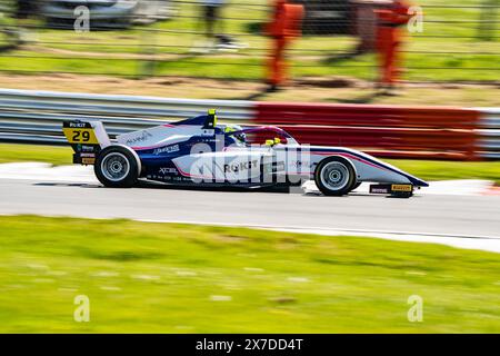 Sevenoaks, Kent - 12 maggio 2024: Agosto RABER 29 Xcel Motorsport Race 2 Brands Hatch Indy Foto Stock