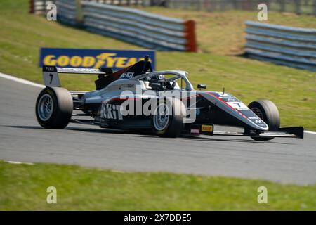 Sevenoaks, Kent - 12 maggio 2024: Deagen FAIRCLOUGH 7 HiTech Pulse-Eight Race 2 Brands Hatch Indy Foto Stock