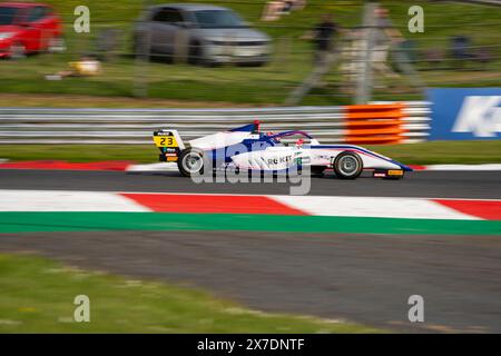 Sevenoaks, Kent - 12 maggio 2024: Zack SCOULAR 23 Xcel Motorsport Race 3 Brands Hatch Indy Foto Stock