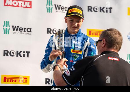 Sevenoaks, Kent - 12 maggio 2024: Martin Molnár 24 Virtuosi Racing Race 3 Brands Hatch Indy Foto Stock