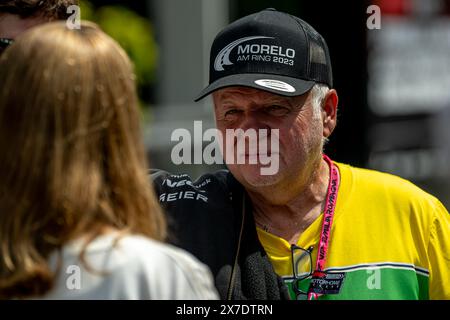 CIRCUITO DI IMOLA, ITALIA - 19 MAGGIO: Norbert Vettel, padre di Sebastian Vettel, durante il Gran Premio dell'Emilia Romagna sul circuito di Imola domenica 19 maggio 2024 a Imola, Italia. (Foto di Michael Potts/Agenzia BSR) credito: Agenzia BSR/Alamy Live News Foto Stock