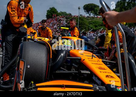 CIRCUITO DI IMOLA, ITALIA - 19 MAGGIO: Lando Norris, McLaren F1 MCL60 durante il Gran Premio dell'Emilia Romagna sul circuito di Imola domenica 19 maggio 2024 a Imola, Italia. (Foto di Michael Potts/Agenzia BSR) credito: Agenzia BSR/Alamy Live News Foto Stock