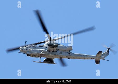 Palm Springs, California, Stati Uniti. 19 maggio 2024. Un elicottero da attacco USMC AH-1Z Viper arriva all'aeroporto di Palm Springs. (Credit Image: © Ian L. Sitren/ZUMA Press Wire) SOLO PER USO EDITORIALE! Non per USO commerciale! Foto Stock
