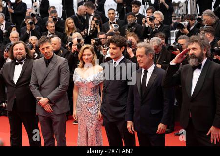 Cannes, Francia, 14 maggio 2024: Manuel Guillot, Raphael Quenard, Lea Seydoux, Quentin Dupieux, Vincent Lindon e Louis Garrel durante l'apertura di Foto Stock