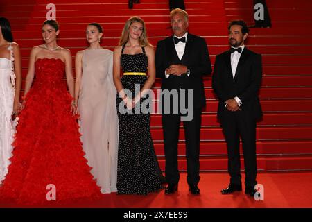 19 maggio 2024, Cannes, Costa azzurra, Francia: Il cast e la troupe partono dal tappeto rosso prima della proiezione di "Horizon: An American Saga" al 77° Festival annuale di Cannes al Palais des Festivals di Cannes, Francia (Credit Image: © Mickael Chavet/ZUMA Press Wire) SOLO USO EDITORIALE! Non per USO commerciale! Foto Stock