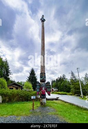 Il presidente Abraham Lincoln Totem Pole Copy, si trova a Saxman Totem Park, Ketchikan, Alaska. Artisti nativi di Tlingit intagliati e restaurati pali totemici. Foto Stock