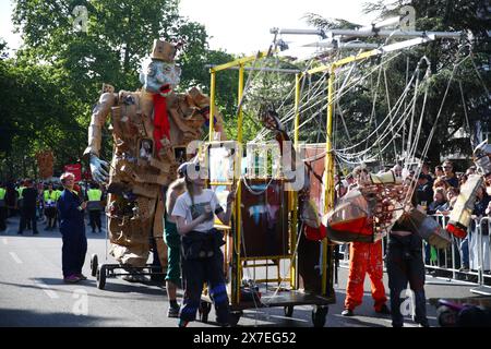 Sfilata del Carnevale delle Culture a Berlino 2024 i ballerini si esibiscono alla sfilata annuale del Carnevale delle Culture a Berlino, Germania centrale, domenica 19 maggio 2024. Migliaia di persone partecipano al festival con costumi da tutto il mondo. Foto: Maryam Majd/Imago Imago Imago immagini Berlino Germania Copyright: XMaryamxMajdx Foto Stock