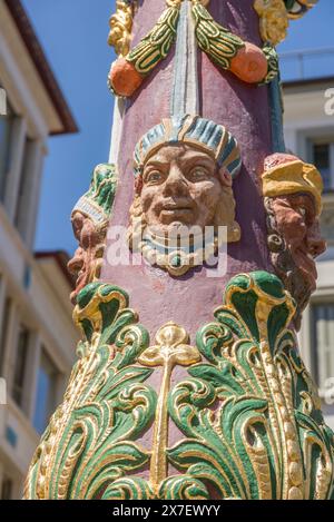 Primo piano della Fontana Fritschi su Kapellplatz a Lucerna, Svizzera, 16 agosto 2022 Foto Stock