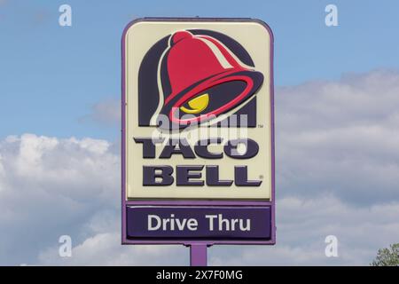 Bloomsburg, Stati Uniti. 19 maggio 2024. Il logo del Taco Bell è visibile sul cartello all'esterno del ristorante fast food. Credito: SOPA Images Limited/Alamy Live News Foto Stock