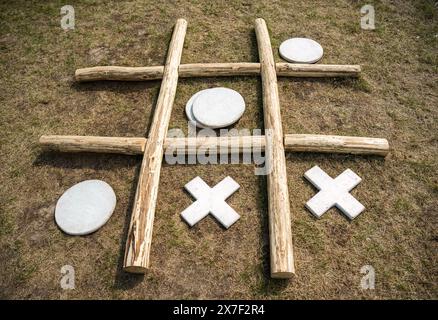 Gioco del prato e insegna il TIC TAC Toe gigante per il divertimento all'aperto o per il matrimonio Foto Stock