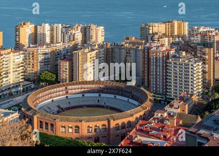 Vista aerea dell'arena di Malaga, Spagna, alla luce del tramonto Foto Stock