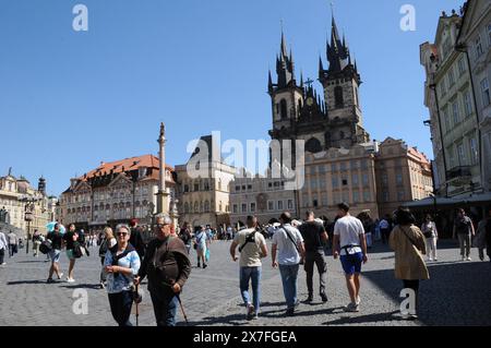 Praga /repubblica Ceca /15 MAGGIO 2024/ turisti nella piazza della città vecchia di Praga , foto. Francis Joseph Dean/Dean Pictures non per uso commerciale Foto Stock