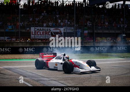 Imola, Italia. 19 maggio 2024. Sebastian Vettel (DEU) guida la McLaren MP4-8 in omaggio al 30° anniversario del fatale incidente di Ayrton Senna, Gran Premio di F1 dell'Emilia-Romagna all'autodromo Internazionale Enzo e Dino Ferrari il 19 maggio 2024 a Imola, Italia. (Foto di HOCH ZWEI) credito: dpa/Alamy Live News Foto Stock