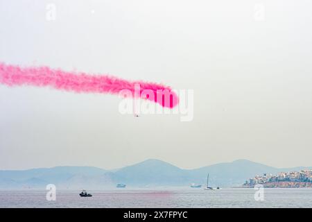 Palio Faliro, Grecia - 18 maggio 2024.RAF squadra acrobatica bbiancastra le frecce rosse si esibiscono al Palio Faliro, Grecia Foto Stock