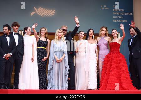 Cannes, Francia. 19 maggio 2024. Alejandro Edda, Hayes Costner, Jena Malone, Georgia MacPhail, Sienna Miller, Kevin Costner, Ella Hunt, Wase Chief, Abbey Lee Kershaw e Isabelle Fuhrman partecipano al Red Carpet "Horizon: an American Saga" al 77° Festival annuale di Cannes al Palais des Festivals di Cannes, in Francia, il 19 maggio 2024. (Foto di Beata Zawrzel/NurPhoto) credito: NurPhoto SRL/Alamy Live News Foto Stock