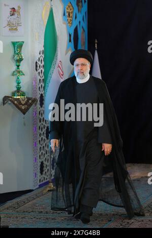 IMMAGINI: Teheran, Iran. 20 maggio 2024. Un'immagine non datata fornita dall'ufficio del leader iraniano mostra il presidente iraniano EBRAHIM RAISI a Teheran. Il presidente Raisi, il ministro degli Esteri Amir-Abdollahian e molti altri sono rimasti uccisi in un incidente in elicottero nella zona montuosa di Varzaghan il 19 maggio, durante il loro ritorno a Teheran, dopo una cerimonia di inaugurazione della diga congiunta Iran-Azerbaigian di Qiz-Qalasi sul fiume Aras. Crediti: ZUMA Press, Inc./Alamy Live News Foto Stock