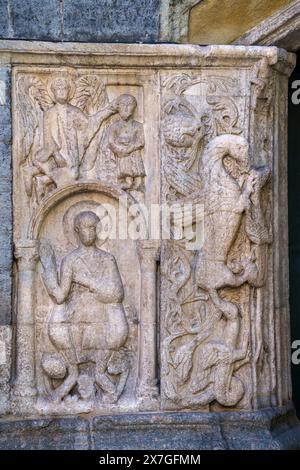 Esterno della chiesa medievale di San fedele, una basilica in stile Rimanico a Como, Lombardia, Italia Foto Stock