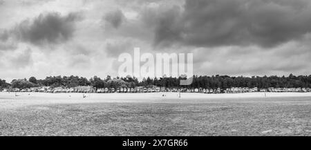 Le iconiche capanne sulla spiaggia di Wells Next the Sea, Norflok, Inghilterra. Foto Stock