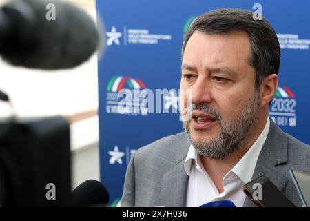 Bologna, opificio golinelli, cappa a Bologna evento l'Italia dei Sì 2023-2032 - progetti e grandi opere in Italia con il vicepresidente del Consiglio e ministro delle infrastrutture e dei trasporti, Matteo Salvini, presenterà le opere infrastrutturali strategiche per l'Italia e l'Emilia-Romagna dei prossimi anni Bologna, Italia - Cronaca - Lunedì 20 maggio 2024 ( foto Guido Calamosca/LaPresse ) Bologna, opificio golinelli, Stop in Bologna evento «l'Italia di Yes 2023-2032 - progetti e grandi opere in Italia» con il Vice Presidente del Consiglio e Ministro delle infrastrutture e Transpo Foto Stock