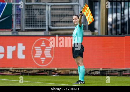 Tilburg, Paesi Bassi. 20 maggio 2024. TILBURG, PAESI BASSI - 20 MAGGIO: L'assistente arbitro Diana Snoeren reagisce durante il match finale di TOTO KNVB Cup tra Ajax e fortuna Sittard al Koning Willem II Stadion il 20 maggio 2024 a Tilburg, Paesi Bassi. (Foto di Joris Verwijst/Orange Pictures) credito: Orange Pics BV/Alamy Live News Foto Stock