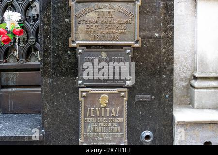 Particolare della tomba della First Lady Eva Perón, evita, nel Cimitero di Recoleta, situato nel quartiere di Recoleta della capitale argentina. Foto Stock