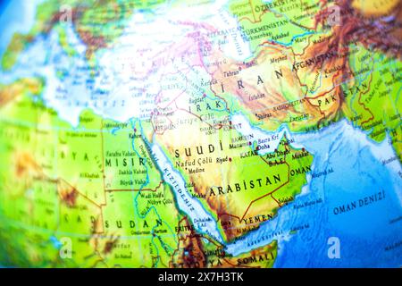 Fa parte della mappa del mondo. Mappa focalizzata sull'arabia saudita. Confini nazionali. Paesi del Medio Oriente. Vista dall'alto. Foto orizzontale. Niente persone, nessuno. Foto Stock