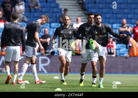 Brighton e Hove, Regno Unito. 19 maggio 2024. Bruno Fernandes (R) del Manchester United guida il riscaldamento durante la partita di Premier League all'AMEX Stadium, Brighton e Hove. Il credito per immagini dovrebbe essere: Paul Terry/Sportimage Credit: Sportimage Ltd/Alamy Live News Foto Stock