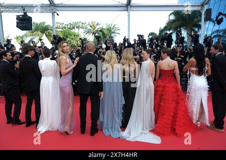 Alejandro Edda, Hayes Costner, Jena Malone, Abbey Lee Kershaw, Kevin Costner, Sienna Miller, Georgia MacPhail, Ella Hunt, Isabelle Fuhrman, Wase Chief und Luke Wilson bei der Premiere des Kinofilms 'Horizon: an American Saga' auf dem Festival de Cannes 2024 / 77. Internationale Filmfestspiele von Cannes im Palais des Festivals. Cannes, 19.05.2024 Foto Stock