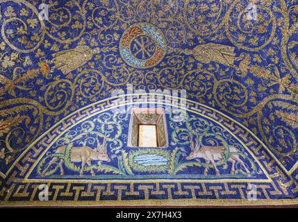 Ravenna, Provincia di Ravenna, Italia. Interno del mausoleo del V secolo, Mausoleo di Galla Placidia. Il Mausoleo è uno degli otto ea Foto Stock