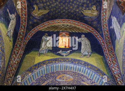 Ravenna, Provincia di Ravenna, Italia. Interno del mausoleo del V secolo, Mausoleo di Galla Placidia. Il Mausoleo è uno degli otto ea Foto Stock