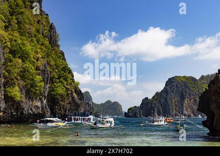 Tour turistico in barca a Secret Lagoon, Miniloc Island, El Nido, Bacuit Bay, Palawan, Filippine Foto Stock