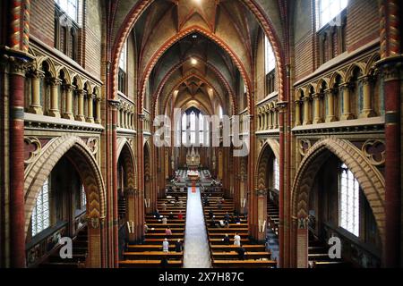 EINDHOVEN - celebrazione eucaristica nella Chiesa di San Giorgio. La ricerca dell'Ufficio centrale di statistica (CSB) mostra che sempre meno olandesi aderiscono a una religione. ANP RAMON MANGOLD netherlands Out - belgio Out Foto Stock