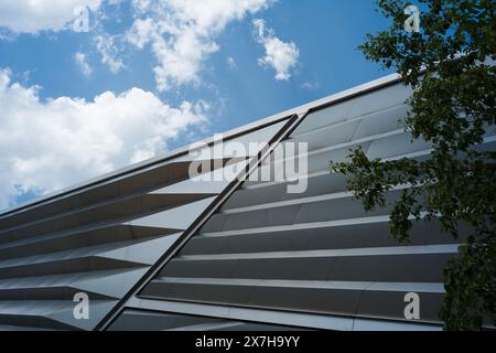 Dettaglio architettonico dell'esterno dell'Eli and Edythe Broad Art Museum nel campus della Michigan State University, East Lansing Michigan USA Foto Stock