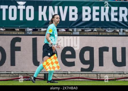 Tilburg, Paesi Bassi. 20 maggio 2024. TILBURG, PAESI BASSI - 20 MAGGIO: L'assistente arbitro Diana Snoeren guarda durante il match finale di TOTO KNVB Cup tra Ajax e fortuna Sittard al Koning Willem II Stadion il 20 maggio 2024 a Tilburg, Paesi Bassi. (Foto di Joris Verwijst/Orange Pictures) credito: Orange Pics BV/Alamy Live News Foto Stock