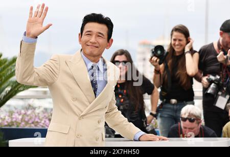 Cannes, Francia. 20 maggio 2024. L'attore Hwang Jung-min posa durante una chiamata fotografica per il film 'Veteran 2' al 77° Festival di Cannes, nel sud della Francia, 20 maggio 2024. Crediti: Gao Jing/Xinhua/Alamy Live News Foto Stock