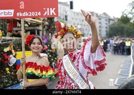 Karneval der Kulturen 2024 , am 19.05.2024 a Berlino, Straßenfest, Deutschland *** Carnevale delle Culture 2024 , il 19 05 2024 a Berlino, Street festival , Germania Foto Stock