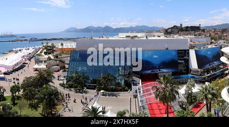 Der Palais des Festivals et des Congres de Cannes während des Festival de Cannes 2024 / 77. Internationale Filmfestspiele von Cannes. Cannes, 20.05.2024 *** il Palais des Festivals et des Congres de Cannes durante il Festival di Cannes 2024 77 Cannes International Film Festival Cannes, 20 05 2024 foto:xD.xBedrosianx/xFuturexImagex festivalpalast 4503 Foto Stock