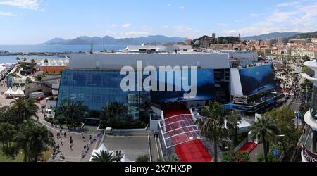 Der Palais des Festivals et des Congres de Cannes während des Festival de Cannes 2024 / 77. Internationale Filmfestspiele von Cannes. Cannes, 20.05.2024 *** il Palais des Festivals et des Congres de Cannes durante il Festival di Cannes 2024 77 Cannes International Film Festival Cannes, 20 05 2024 foto:xD.xBedrosianx/xFuturexImagex festivalpalast 4506 Foto Stock