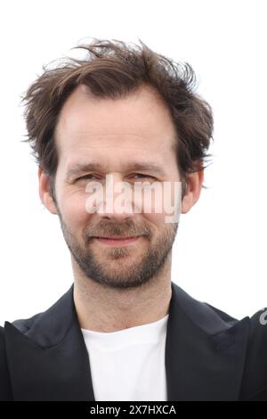 CANNES, FRANCIA - 20 MAGGIO: Benjamin Lavernhe al photocall "EN Fanfare" (la banda di marcia) al 77° Festival annuale di Cannes al Palais des Festivals il 20 maggio 2024 a Cannes, Francia. CAP/GOL ©GOL/Capital Pictures Foto Stock