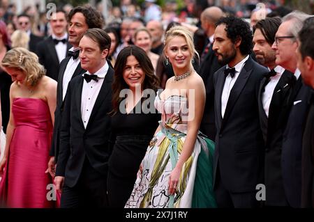 (Da sinistra a destra) Ruth Treacy, Louis Tisne, Gabriel Sherman, Amy Baer, Maria Bakalova, Ali Abbasi, Sebastian Stan e Martin Donovan partecipano alla prima di "The Apprentice" durante il 77° Festival di Cannes, in Francia. Data foto: Lunedì 20 maggio 2024. Foto Stock