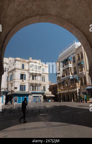 Tunisi, Tunisia. 4 maggio 2024 Bab el Bhar, storico cancello cittadino e punto di riferimento che divide la Medina dalla città moderna o Ville Nouvelle a Tunisi, il Foto Stock