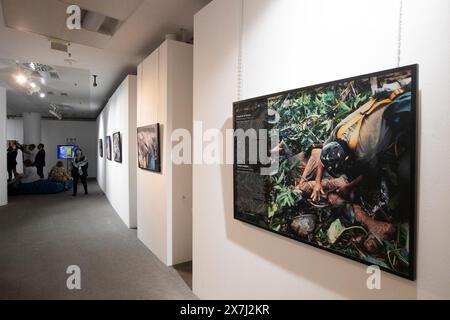 Milano, Italia. 20 maggio 2024. Inaugurazione Mostra Almerigo Grilz Premio GiornalisticoMilano, Italia - Cronaca Luned&#xec;, 20 maggio, 2024. (Foto di Marco Ottico/Lapresse) inaugurazione del Premio Giornalismo Almerigo Grilz Mostra Milano, Italia - News lunedì 20 maggio 2024. (Foto di Marco otto/Lapresse) credito: LaPresse/Alamy Live News Foto Stock